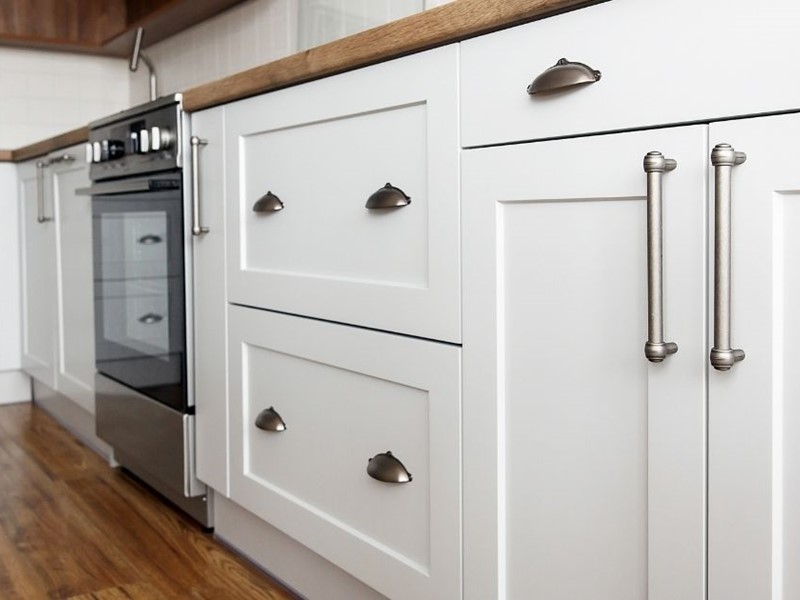 white kitchen cabinets