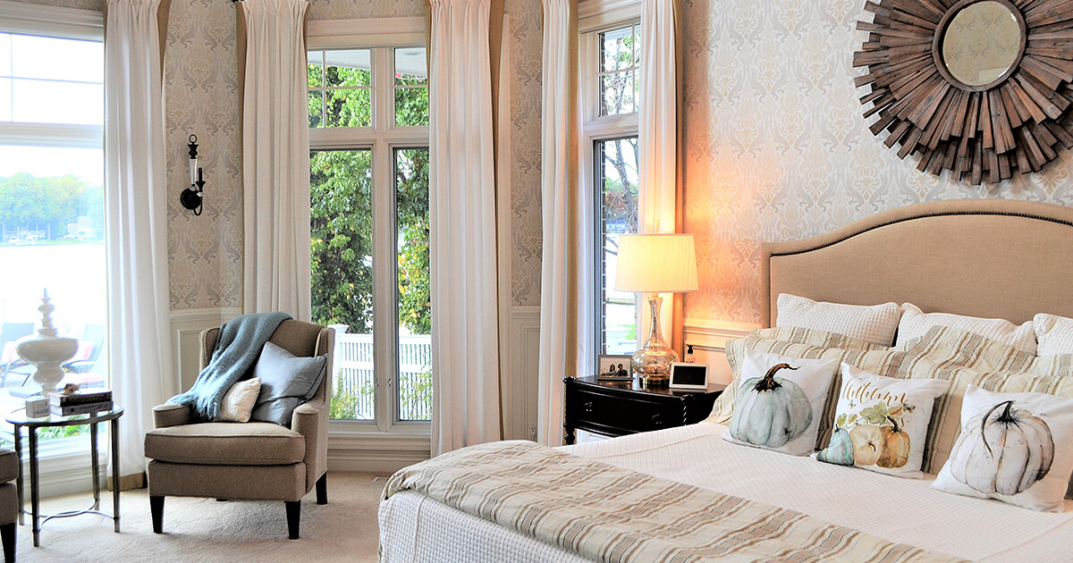 finishing touches in bedroom furniture layout